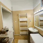 Wood & Moss - - Free Parking - Garden 公寓 *