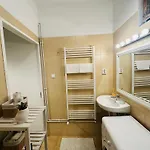 Wood & Moss - - Free Parking - Garden 公寓 *
