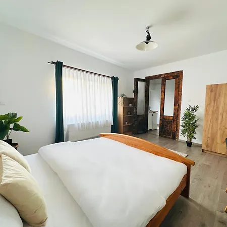 Apartment Wood & Moss - - Free Parking - Garden Cluj-Napoca