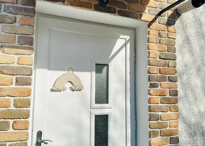 Wood & Moss - - Free Parking - Garden Apartment